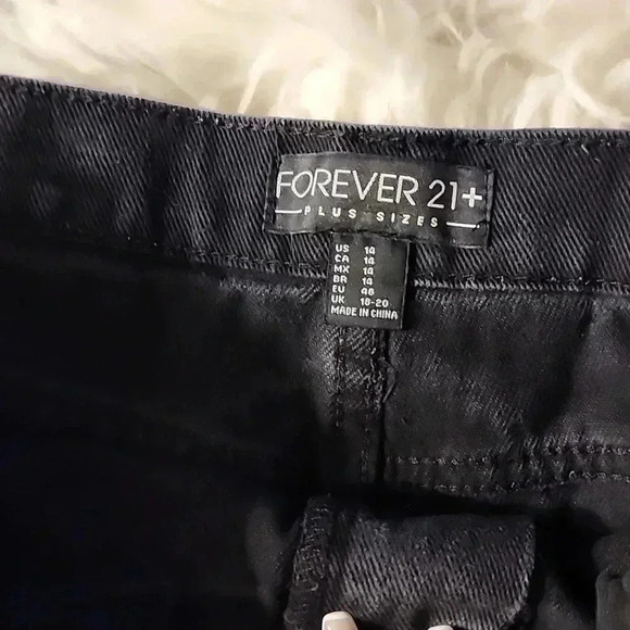 Forever 21 Plus - Picture 4 of 5